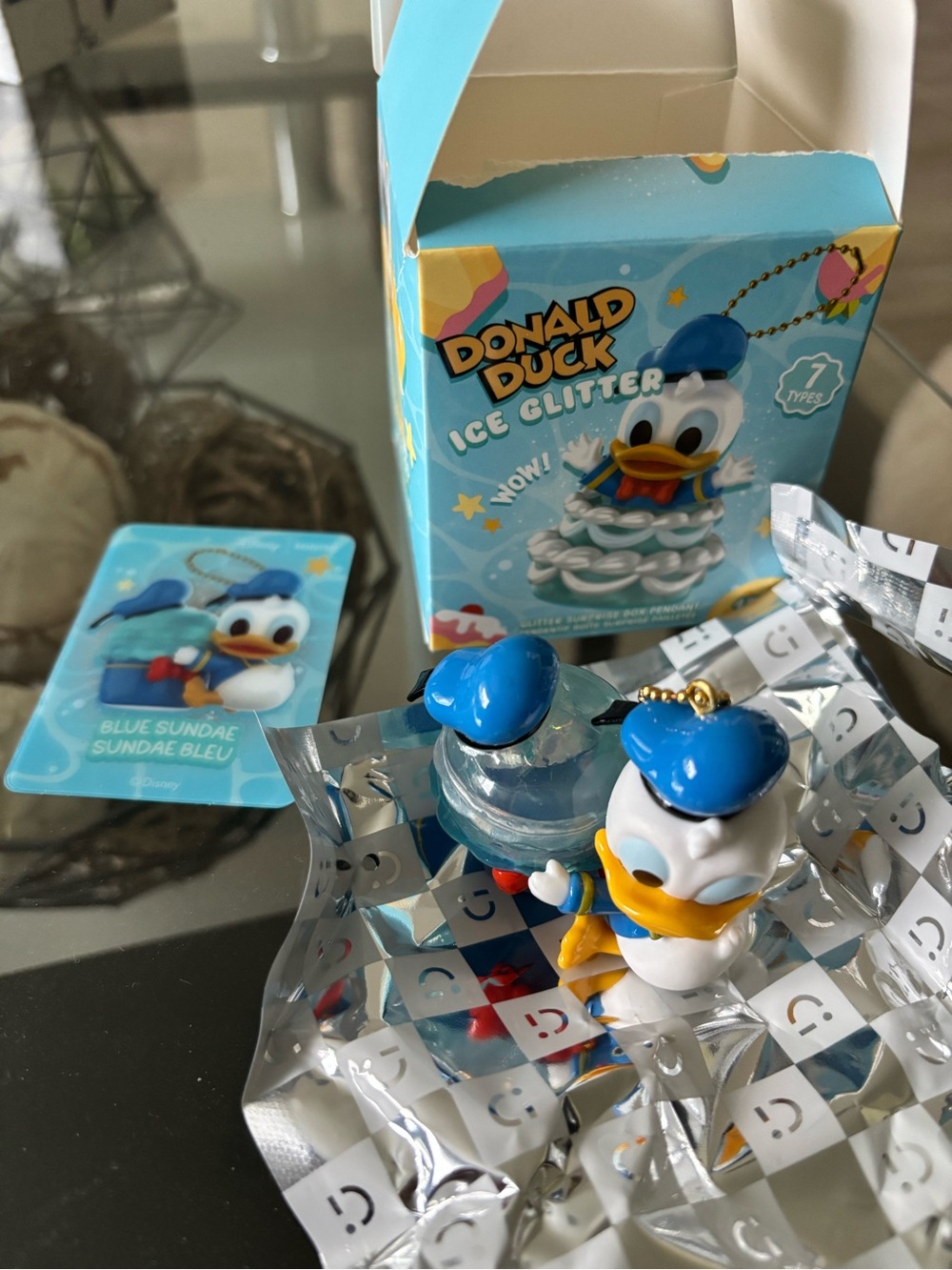 Donald Duck Ice Glitter Blindbox Keychain